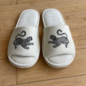 DESMOND & DEMPSEY embroidered corduroy slides size medium
